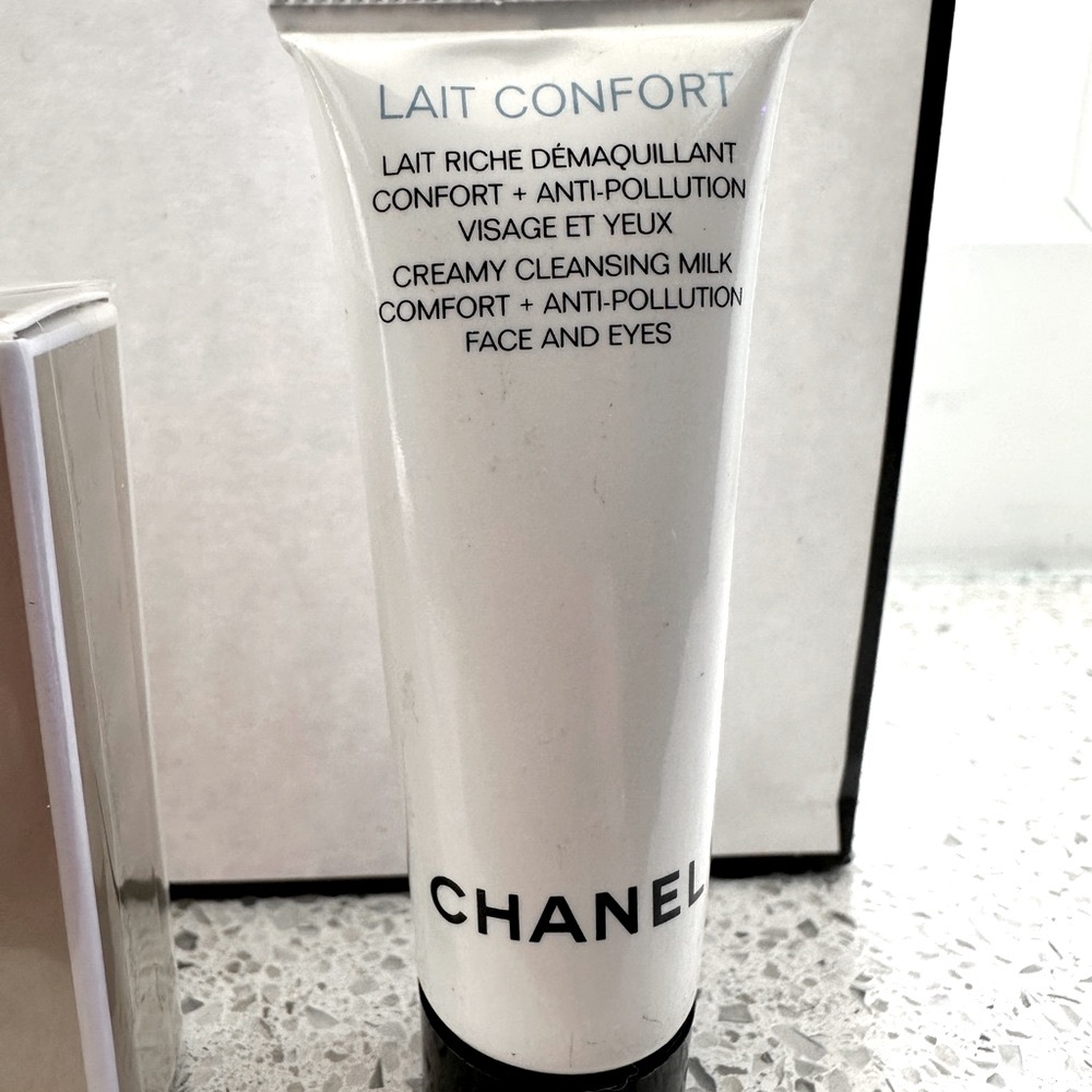 NWOT 6 pcs CHANEL WHITE/BLACK SHOPPER WITH CHANEL GOODIES - Picture 7 of 7